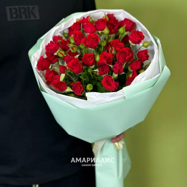 Кустовые розы &laquo;Алые паруса&raquo;